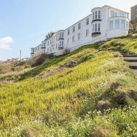 8 Sennen Heights * Penzance