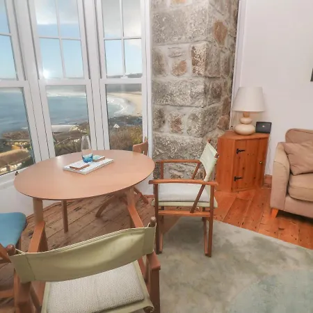 8 Sennen Heights Apartment